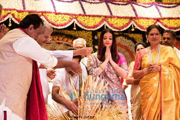 Aishwarya Rai Bachchan honoured with the Woman of Substance title by the Bunts' Community Aishwarya Rai Bachchan honoured with the Woman of Substance title by the Bunts' Community