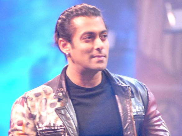 salman khan and katrina kaif promote yuvvraaj on zee tv s sa re ga ma show photo of salman khan from the salman khan and katrina kaif promote yuvvraaj on zee tv s salman khan and katrina kaif promote