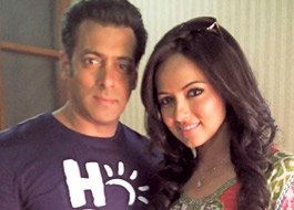 Salman Khan supports Sana on twitter