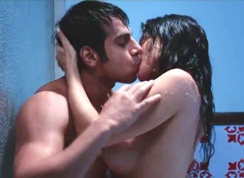 Mms Of Madhuri - Making Of 'Ragini MMS 2' Kissing Scene - Bollywood Hungama