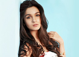 5th kiss in a row for Alia Bhatt in Shaandaar