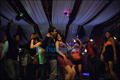 Genelia D’Souza does the ‘Pappu’ dance step in Life Partner