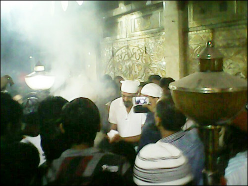 Check out: Sanjay Dutt visits religious shrines for Manyata’s health