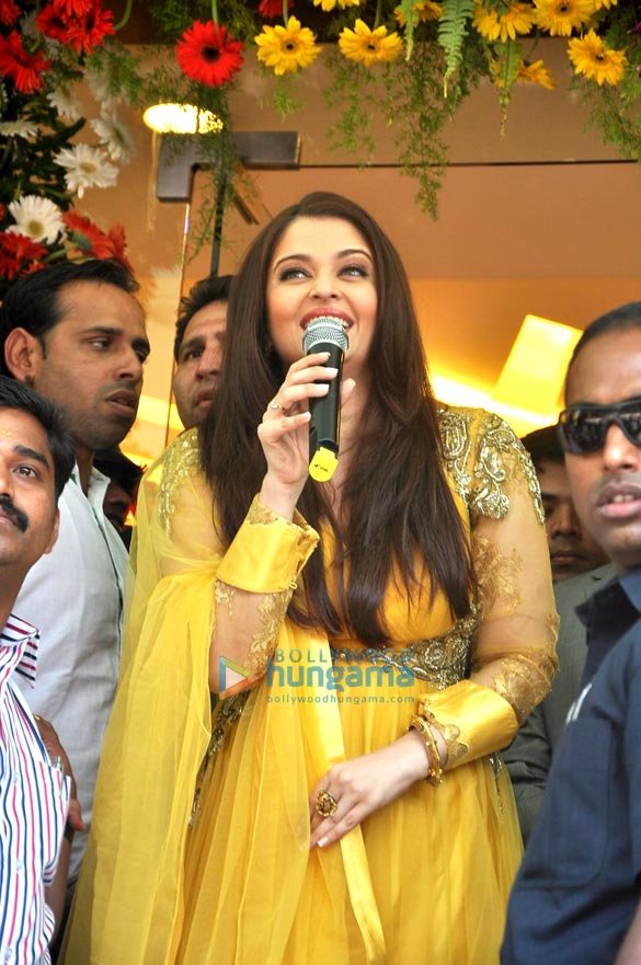 Aishwarya Rai Bachchan inaugurates Kalyan Jewellers’ showroom in Thane