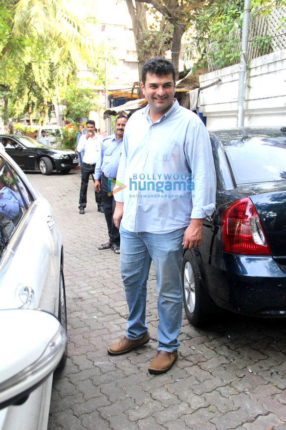 Siddharth Roy Kapur, Aditya Roy Kapur & Kunaal Roy Kapur snapped during house hunt in Bandra Siddharth Roy Kapur, Aditya Roy Kapur & Kunaal Roy Kapur snapped during house hunt in Bandra