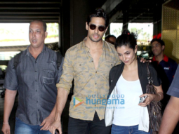 Sidharth Malhotra & Katrina Kaif return from Delhi promotions of ‘Baar Baar Dekho’ Sidharth Malhotra & Katrina Kaif return from Delhi promotions of 'Baar Baar Dekho'