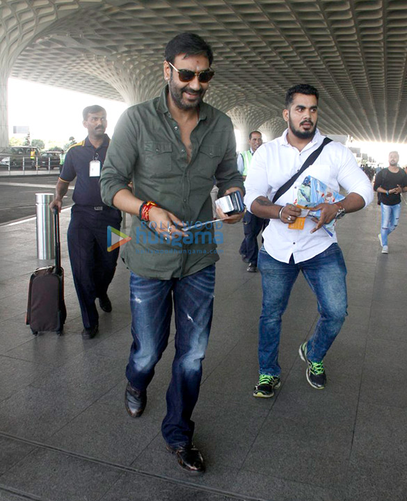 Ajay Devgn, Abhishek Bachchan and Alia Bhatt snapped at the airport Ajay Devgn, Abhishek Bachchan and Alia Bhatt snapped at the airport