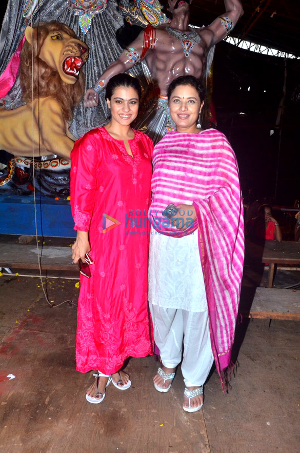 Kajol graces Durga ceremony in Mumbai Kajol graces Durga ceremony in Mumbai