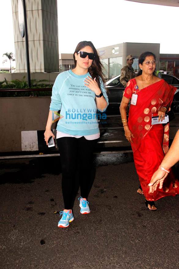 Kareena Kapoor Khan, Kriti Sanon & Hema Malini snapped at the airport Kareena Kapoor Khan, Kriti Sanon & Hema Malini snapped at the airport