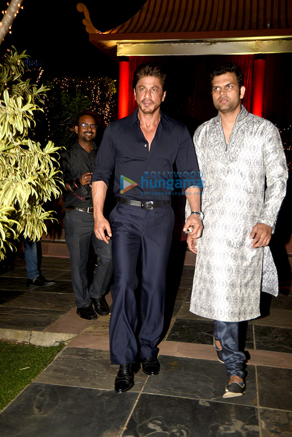 Shah Rukh Khan and many more at Sachin Joshi’s Diwali bash Shah Rukh Khan and many more at Sachin Joshi's Diwali bash