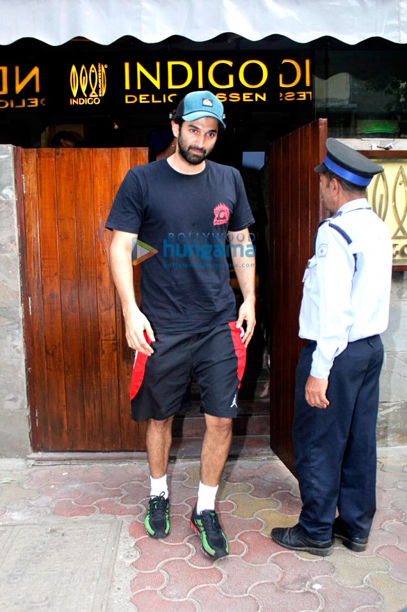 Aditya Roy Kapoor snapped at Indigo restaurant Aditya Roy Kapoor snapped at Indigo restaurant
