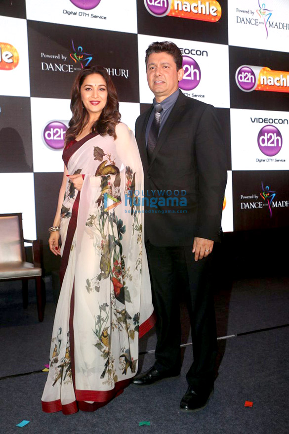 Madhuri Dixit unveils ‘Dance with Madhuri’ on Videocon DTH Madhuri Dixit unveils 'Dance with Madhuri' on Videocon DTH