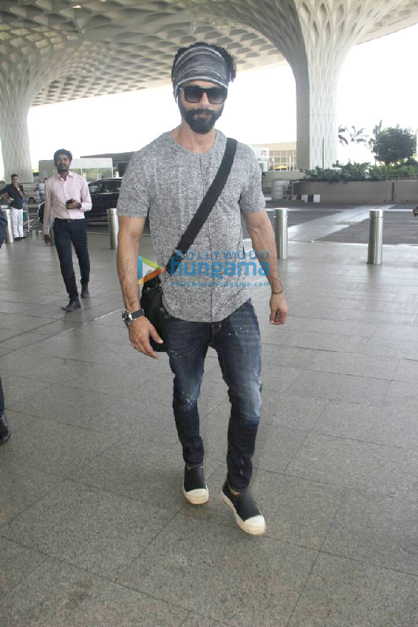 Shahid Kapoor leaves for Delhi to be with Mira Rajput and daughter Misha Shahid Kapoor leaves for Delhi to be with Mira Rajput and daughter Misha