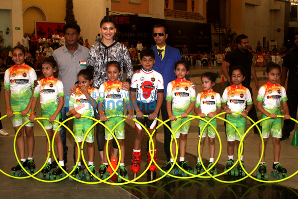 Urvashi Rautela graces the event to establish a world record for hula hooping while roller skating Urvashi Rautela graces the event to establish a world record for hula hooping while roller skating