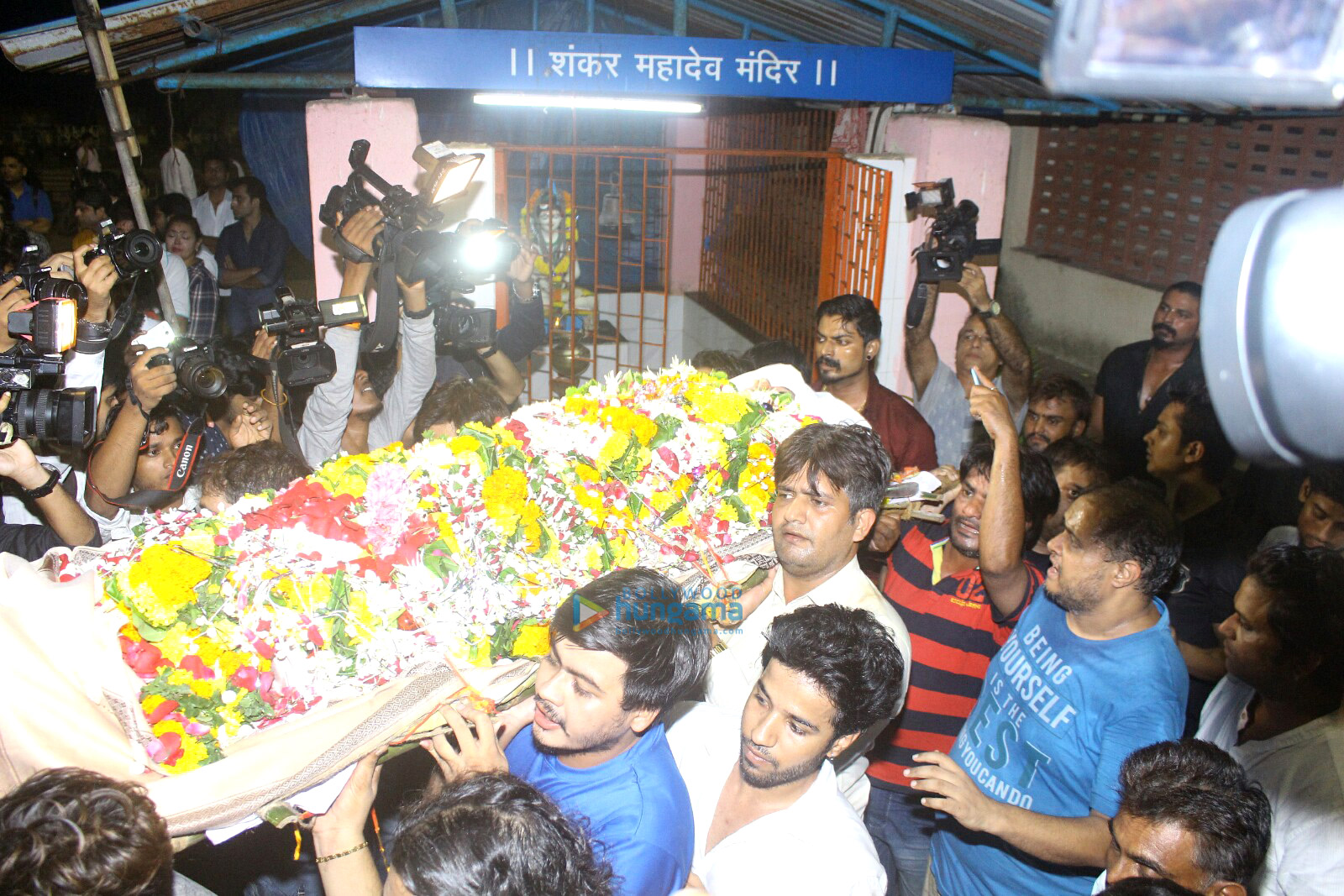 Actor Inder Kumar’s last rites Actor Inder Kumar's last rites