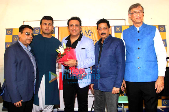 Govinda, Sonu Nigam, Alka Yagnik, Abhijeet Bhattacharya, Sameer seen at Anand-Milind’s bash Govinda, Sonu Nigam, Alka Yagnik, Abhijeet Bhattacharya, Sameer seen at Anand-Milind's bash