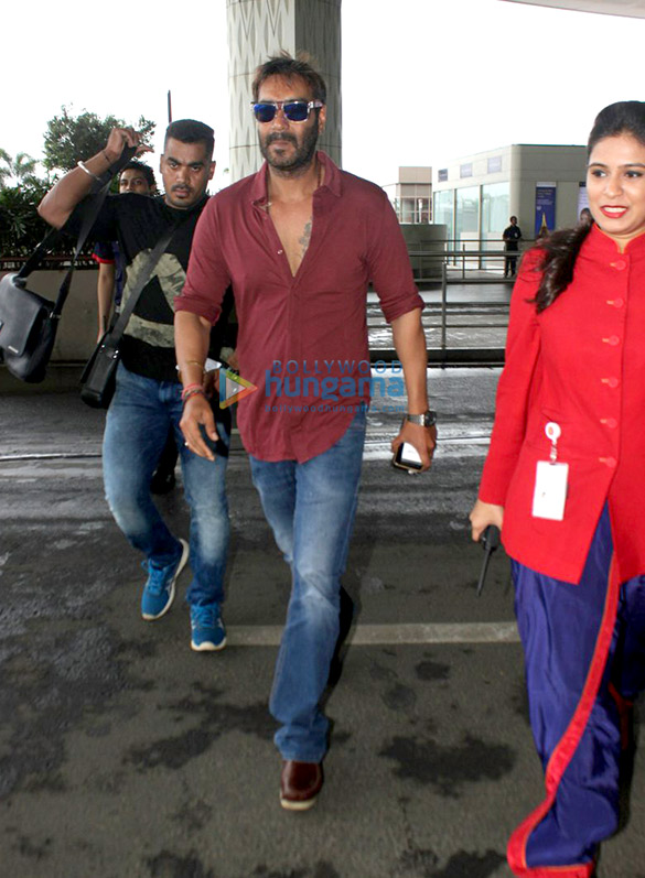 Ajay Devgn, Esha Gupta, Ileana D’Cruz and others snapped at the airport Ajay Devgn, Esha Gupta, Ileana D'Cruz and others snapped at the airport