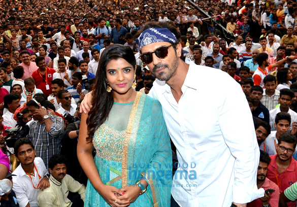 Arjun Rampal and Aishwarya Rajesh launch ‘Aala Re Aala Ganesha’ from ‘Daddy’ at Dahi Handi celebrations in Ghatkopar, Mumbai Arjun Rampal and Aishwarya Rajesh promote 'Daddy' at Dahi Handi Celebrations