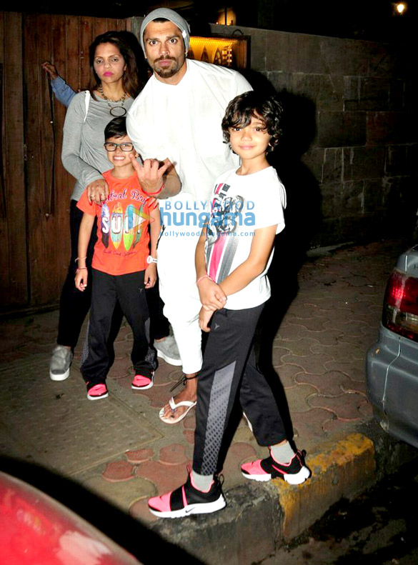 Karan Singh Grover snapped post dinner at Indigo Karan Singh Grover snapped post dinner at Indigo