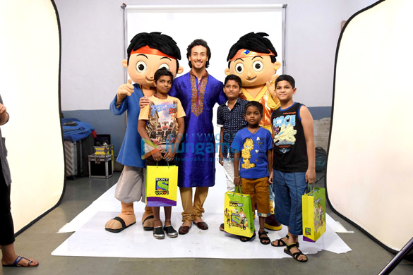 Tiger Shroff snapped with kids shooting for Sony Yay Channel Tiger Shroff snapped with kids shooting for Sony Yay Channel