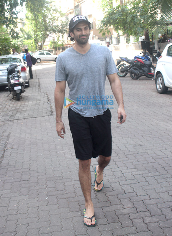 Aditya Roy Kapur snapped at Mohit Suri’s office in Bandra Aditya Roy Kapur spotted at Mohit Suri's office in Bandra