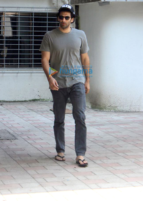 Aditya Roy Kapur snapped in Mumbai Aditya Roy Kapur snapped in Mumbai