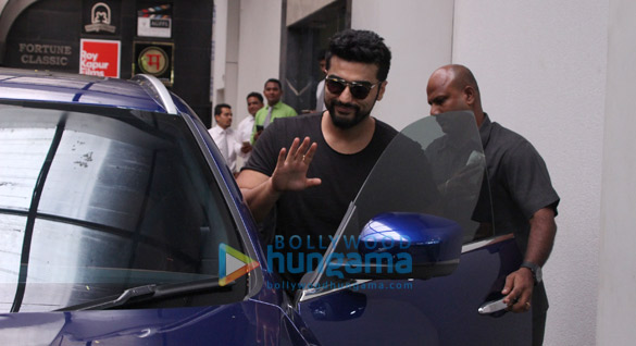 Arjun Kapoor spotted at Ashutosh Gowariker’s office in Khar Arjun Kapoor spotted at Ashutosh Gowariker's office in Khar