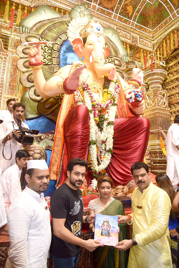 Check out: Emraan Hashmi seeks blessings of Lalbaugcha 