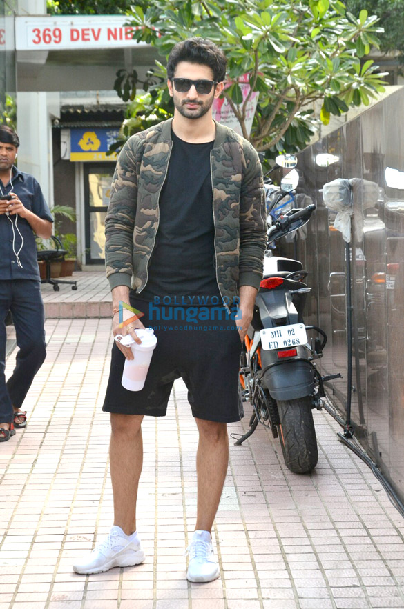 Sidhant Gupta snapped post his gym session in Bandra Sidhant Gupta snapped post his gym session in Bandra