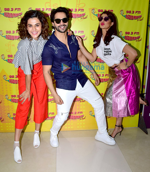 Varun Dhawan, Jacqueline Fernandez and Taapsee Pannu promote ‘Judwaa 2’ at 98.3 FM Radio Mirchi Varun Dhawan, Jacqueline Fernandez and Taapsee Pannu promote 'Judwaa 2' at 98.3 FM Radio Mirchi