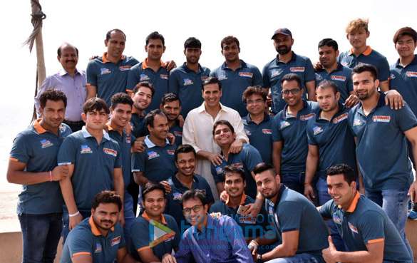 Akshay Kumar has lunch with ‘Pro Kabaddi League’ players Akshay Kumar has lunch with 'Pro Kabaddi League' players