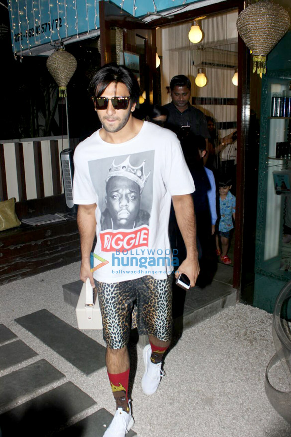 Ranveer singh spotted outside B-blunt, Khar in his new look Ranveer singh spotted outside B-blunt, Khar in his new look
