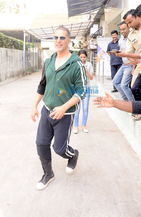 Akshay Kumar promotes ‘Pad Man’ in South Mumbai Akshay Kumar promotes 'Pad Man' in South Mumbai