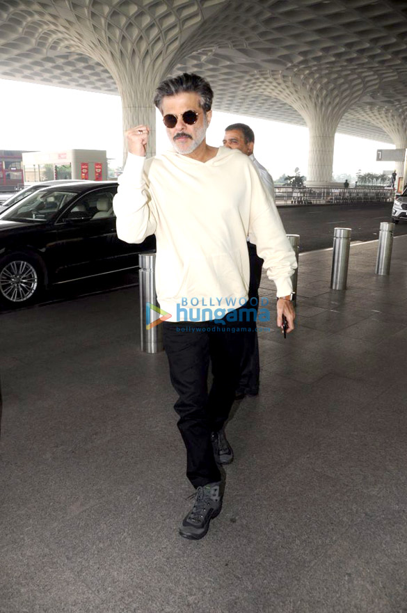 Anil Kapoor, Gurmeet Choudhary and others snapped at the airport Anil Kapoor, Gurmeet Chaudhary and others snapped at the airport