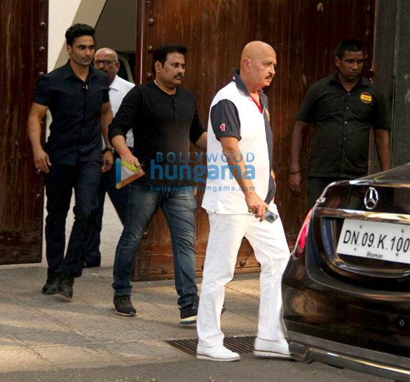 Roshan family spotted having lunch at their residence Roshan family spotted having lunch at their residence