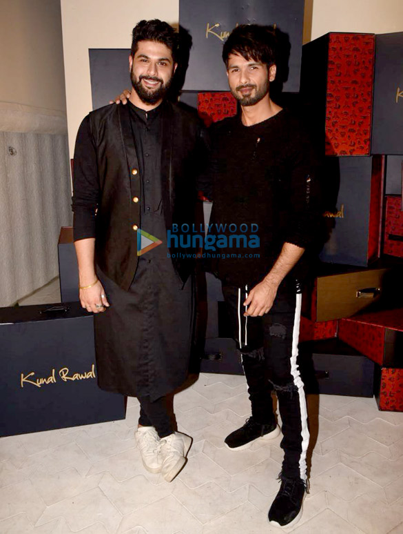 Shahid Kapoor at Kunal Rawal’s store launch Shahid Kapoor at Kunal Rawal's store launch
