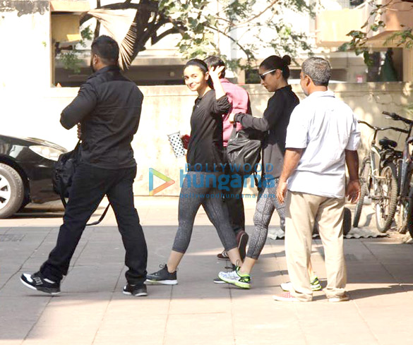 Alia Bhatt, Sara Ali Khan and others snapped at the gym Alia Bhatt, Sara Ali Khan and others snapped at the gym