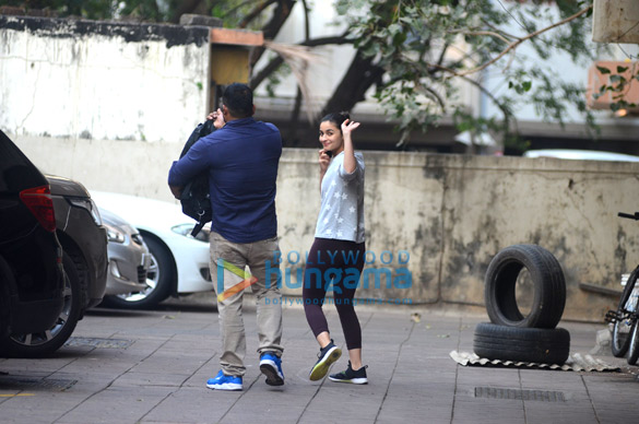 Alia Bhatt and Janhvi Kapoor spotted at the gym in Bandra Alia Bhatt and Janhvi Kapoor spotted at gym in Bandra