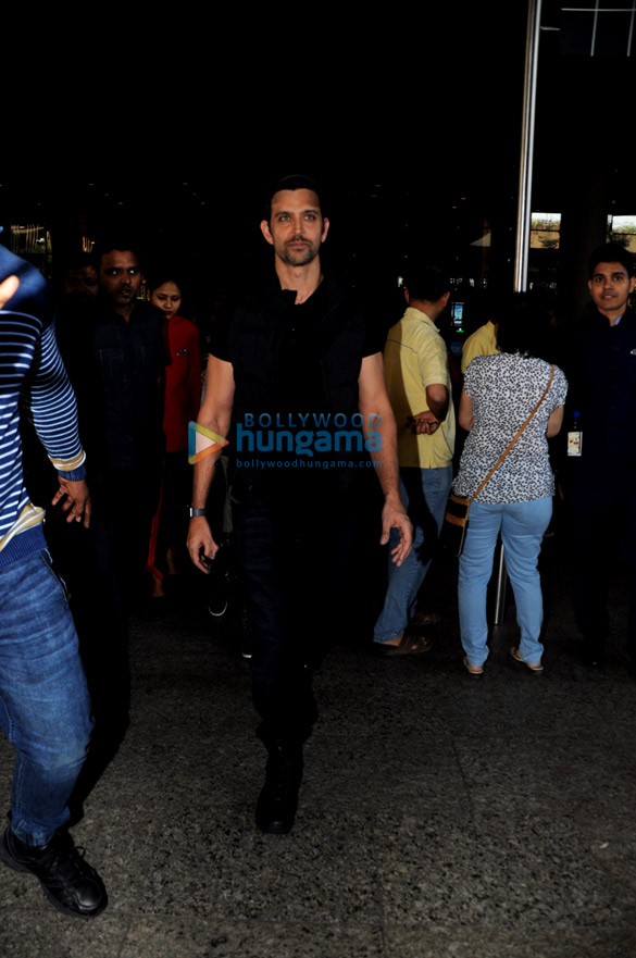 Hrithik Roshan, Kangana Ranaut and others snapped at the airport Hrithik Roshan, Kangana Ranaut and others snapped at the airport