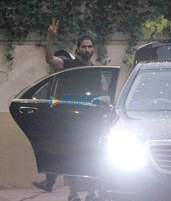 Shahid Kapoor spotted outside the gym Shahid Kapoor spotted outside the gym