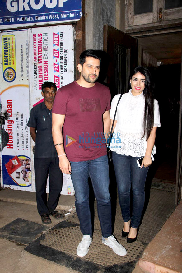 Aftab Shivdasani and wife Nin Dusanj snapped at Pali Bhavan Aftab Shivdasani and wife Nin Dusanj snapped at Pali Bhavan