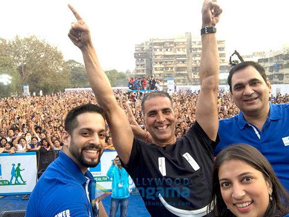 Akshay Kumar flags off Max Bupa’s Walk For Health Marathon in Mumbai Akshay Kumar flags off Max Bupa's Walk For Health marathon in Mumbai