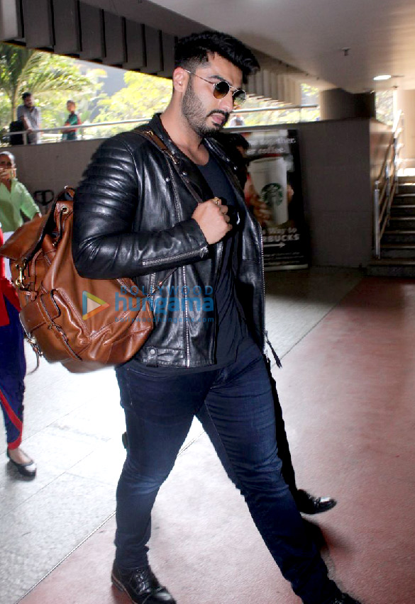 Arjun Kapoor arrives from Amritsar to reach Anil Kapoor’s residence Arjun Kapoor arrives from Amritsar to reach Anil Kapoor's residence
