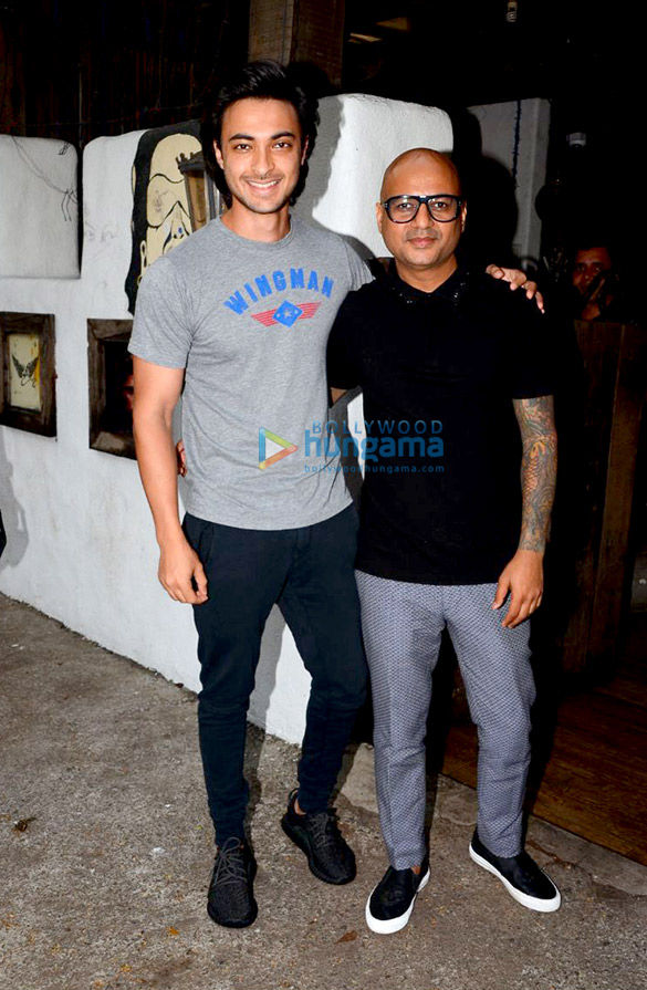 Ayush Sharma snapped at Hakim’s Aalim salon in Bandra Ayush Sharma snapped at Hakim's Aalim salon in Bandra