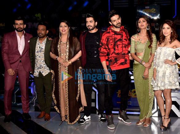 Cast of Sonu Ke Titu Ki Sweety snapped on the sets of Super Dancer 2 Cast of Sonu Ke Titu Ki Sweety snapped on the sets of Super Dancer 2