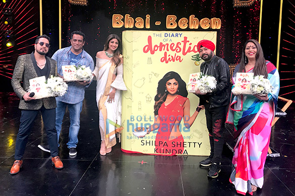 Shilpa Shetty launches ‘The Diary of a Domestic Diva’ on the show Super Dancer Shilpa Shetty launches 'The Diary of a Domestic Diva'