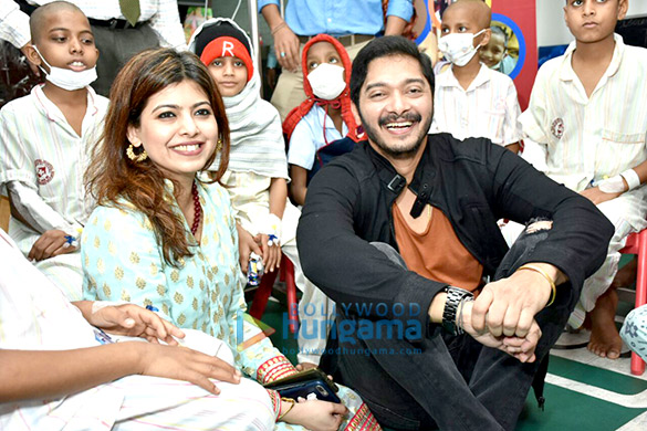 Shreyas Talpade and Deepti Talpade celebrate Valentine’s Day with kids of Tata Memorial Hospital, Mumbai Shreyas Talpade and Deepti Talpade celebrate Valentine's Day with kids of Tata Memorial Hospital, Mumbai