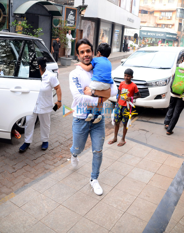 Tusshar Kapoor spotted at his son’s school in Bandra Tusshar Kapoor spotted at his son's school in Bandra