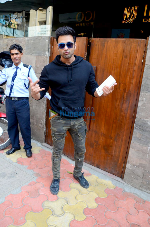 Pulkit Samrat spotted at Indigo Cafe in Bandra Pulkit Samrat spotted at Indigo Cafe in Bandra