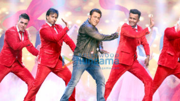Salman Khan, Katrina Kaif, Sonakshi Sinha and others snapped at Da-Bangg Tour in Pune